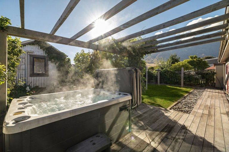 Photo of property in 8 Kawarau Place, Frankton, Queenstown, 9300