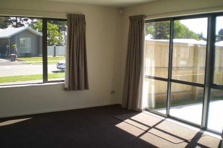 Photo of property in 8 Mokihi Gardens, Hillmorton, Christchurch, 8024