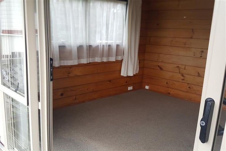 Photo of property in 3 Veale Road, Frankleigh Park, New Plymouth, 4310