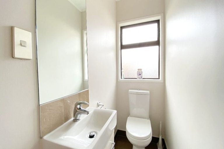 Photo of property in 68 Donovan Street, Blockhouse Bay, Auckland, 0600