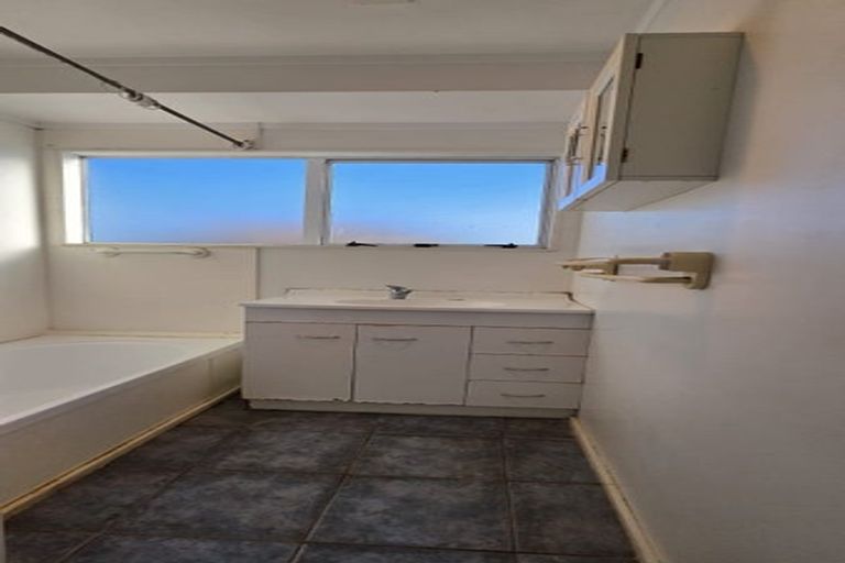 Photo of property in 27b Sutton Crescent, Papakura, 2110