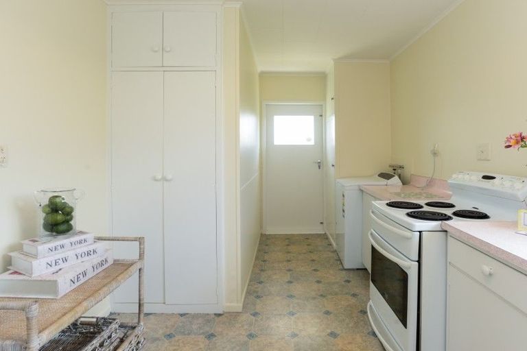 Photo of property in 16 Selwyn Road, Havelock North, 4130