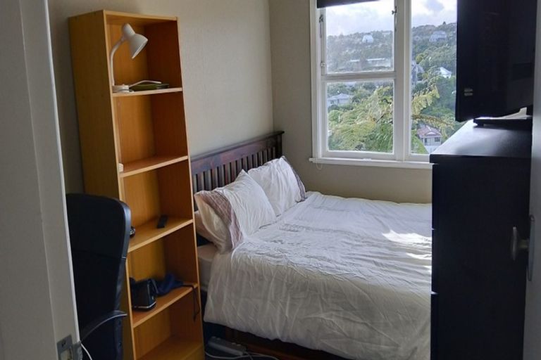 Photo of property in 5 Innes Way, Newlands, Wellington, 6037