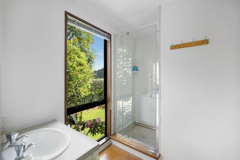 Photo of property in 5 Mackinnon Terrace, Sunshine Bay, Queenstown, 9300