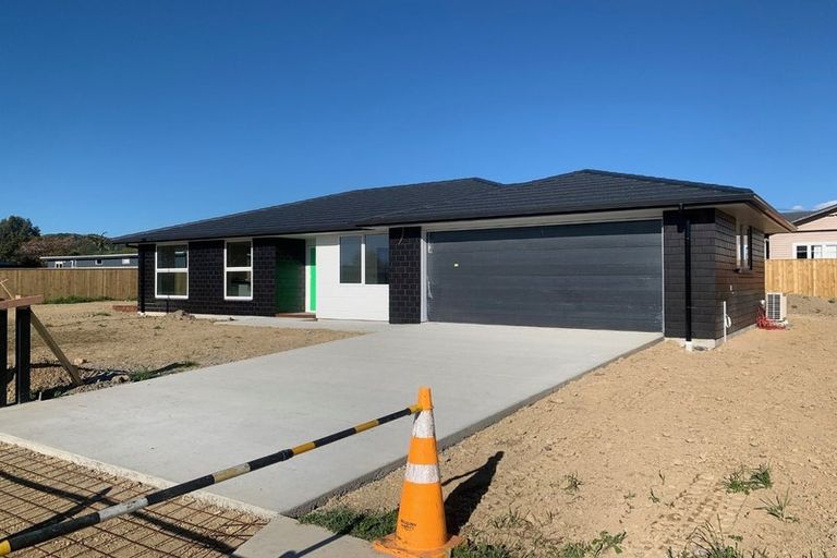 Photo of property in 6 Ropata Te Ao Way, Otaki, 5512