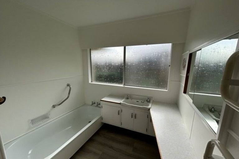 Photo of property in 5 Kahukaka Road, One Tree Point, 0118