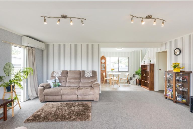 Photo of property in 34 Roberts Line, Kelvin Grove, Palmerston North, 4414