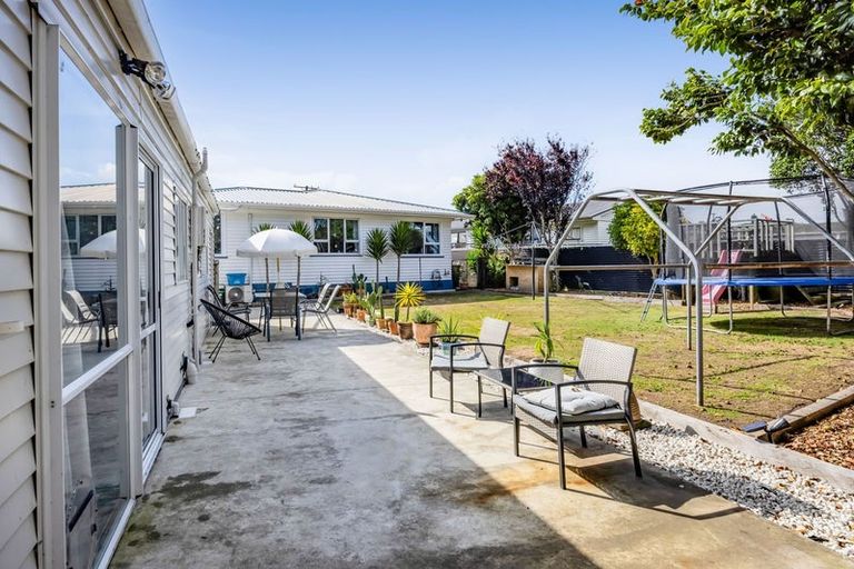Photo of property in 15 Bone Crescent, Hawera, 4610