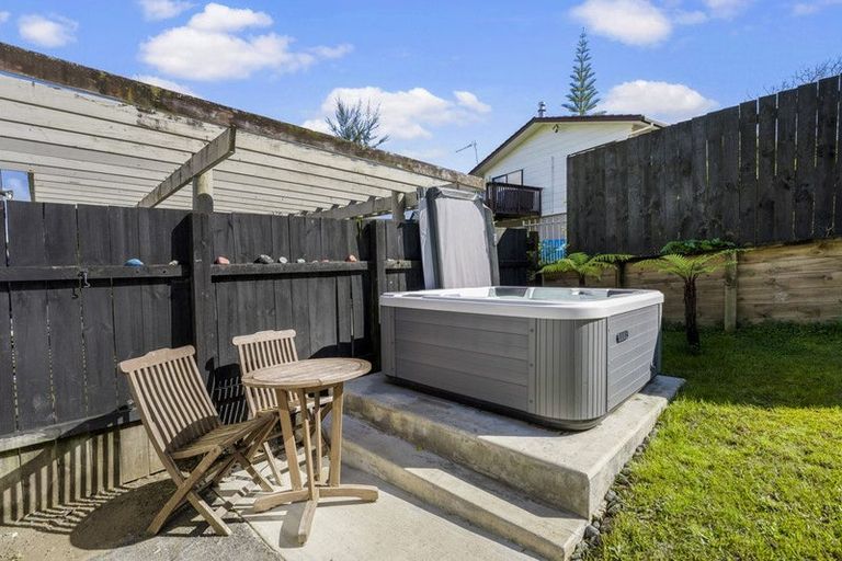 Photo of property in 2/19 Simon Ellice Drive, Bayview, Auckland, 0629