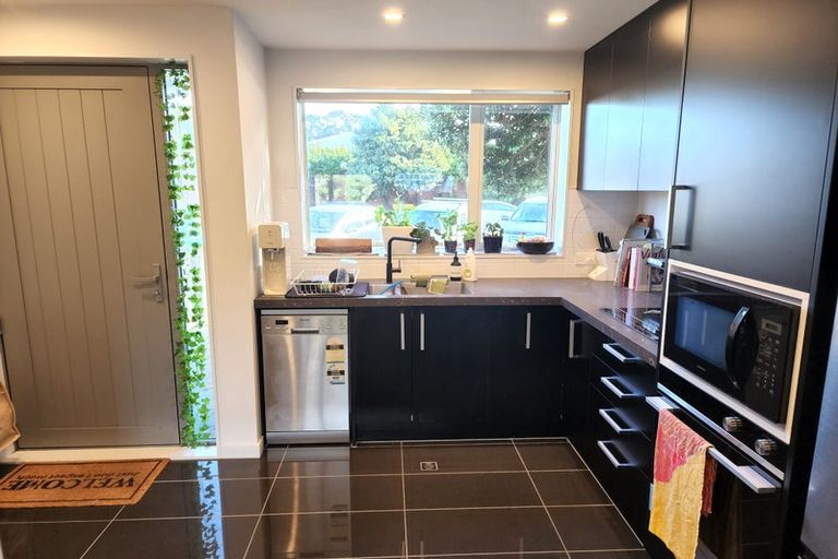 Photo of property in 2 Stone Street, Miramar, Wellington, 6022