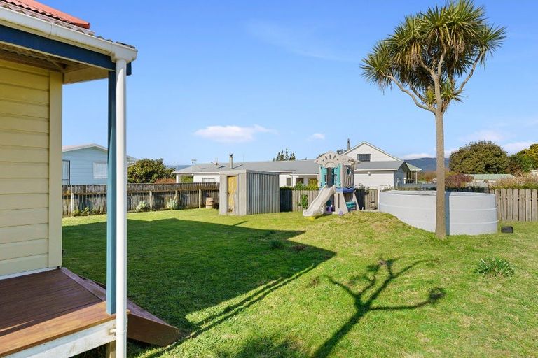 Photo of property in 34 Manga-pirau Street, Waikawa Beach, Manakau, 5573
