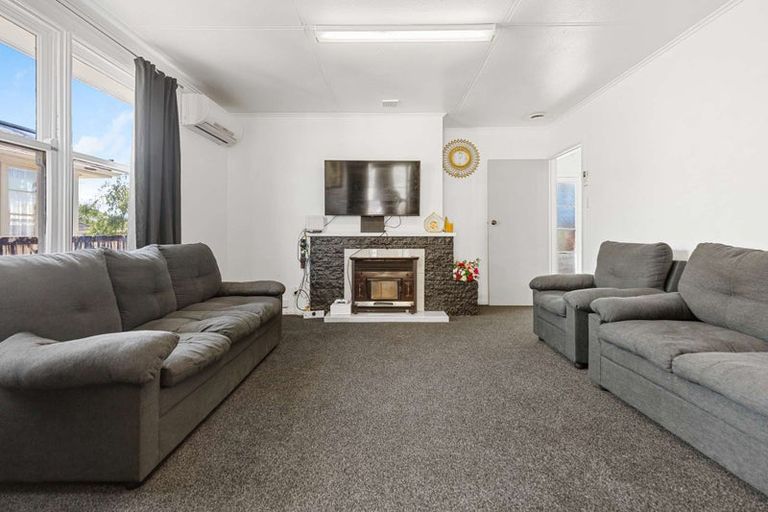 Photo of property in 51 Kenney Crescent, Fairfield, Hamilton, 3214