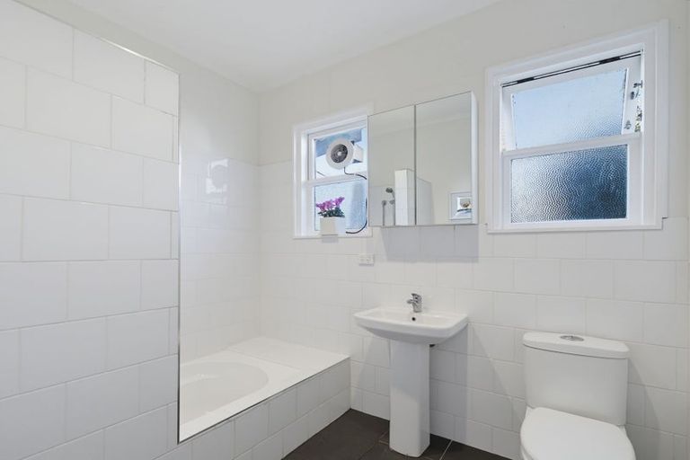 Photo of property in 13 Harker Street, Waipawa, 4210