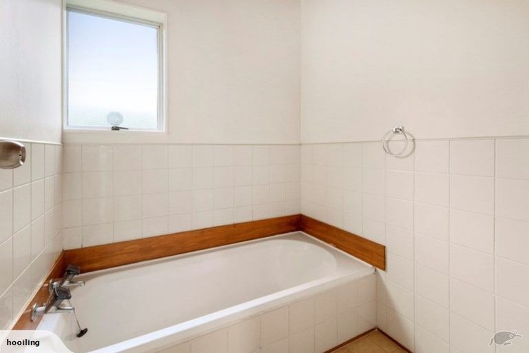 Photo of property in 6 Gloaming Place, Conifer Grove, Takanini, 2112