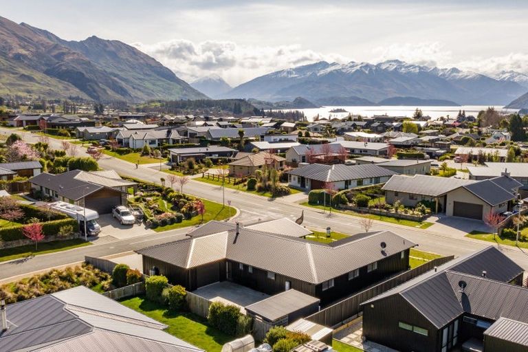 Photo of property in 1 Turnbull Crescent, Wanaka, 9305