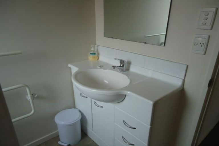 Photo of property in 2/37 Picton Avenue, Riccarton, Christchurch, 8011