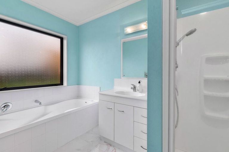 Photo of property in 28 Carroll Place, Owhata, Rotorua, 3010