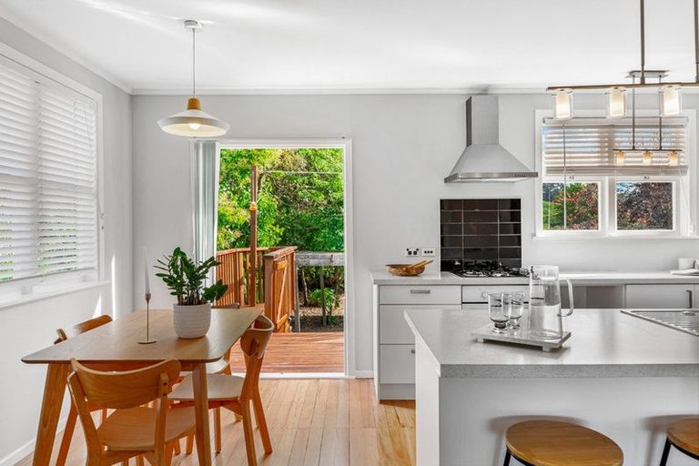 Photo of property in 242 Henderson Valley Road, Henderson, Auckland, 0612