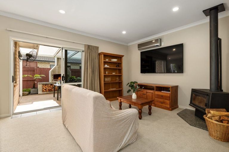 Photo of property in 1 Dove Place, Pyes Pa, Tauranga, 3112