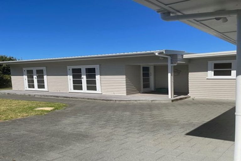 Photo of property in 21 Rauparaha Street, Waikanae Beach, Waikanae, 5036