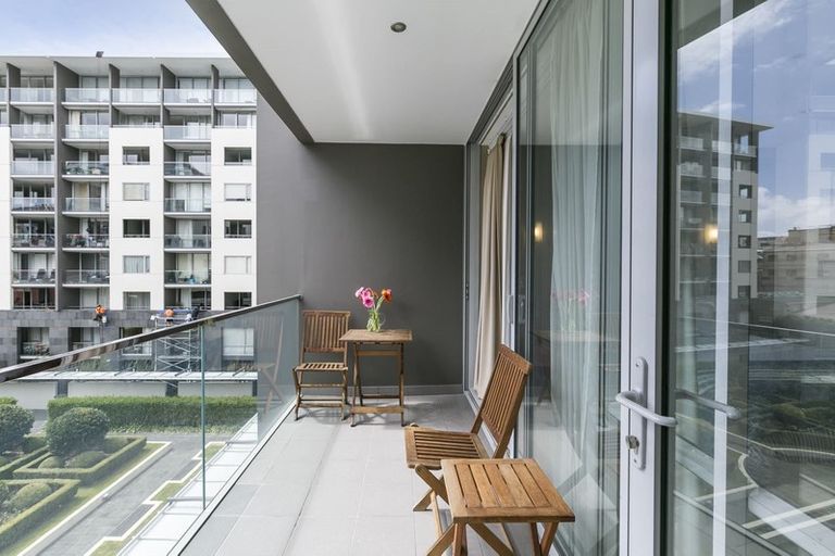 Photo of property in Sanctum Apartment, 10 Ebor Street, Te Aro, Wellington, 6011