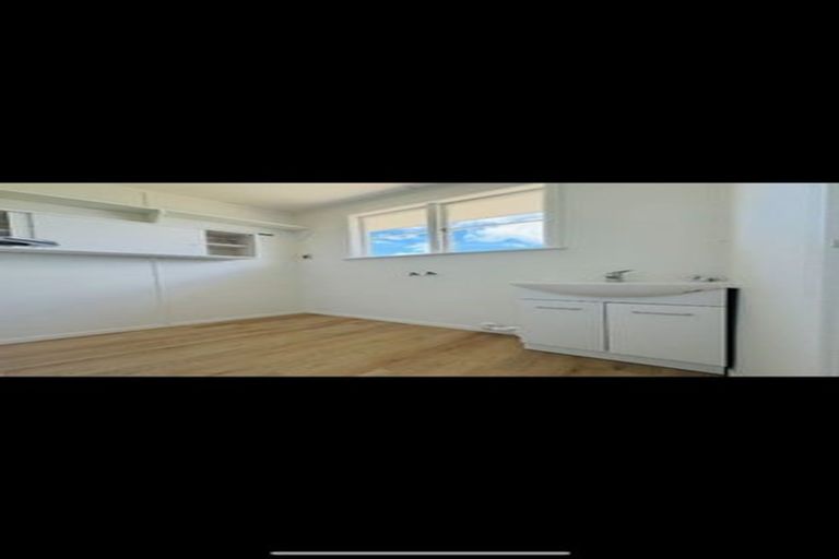 Photo of property in 28 Waione Avenue, Te Atatu Peninsula, Auckland, 0610