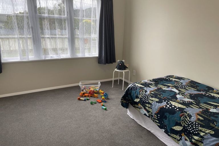 Photo of property in 3 Rowe Parade, Wainuiomata, Lower Hutt, 5014