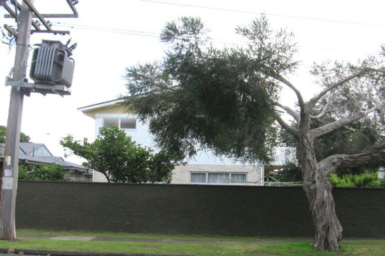 Photo of property in 6 Musick Point Road, Bucklands Beach, Auckland, 2012