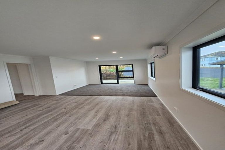 Photo of property in 141a-d Bedford Street, Cannons Creek, Porirua, 5024