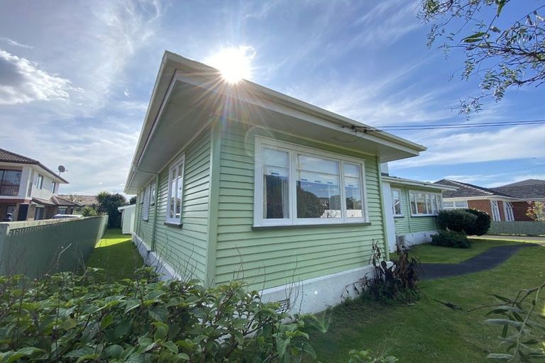 Photo of property in 16 Nicholson Avenue, Papatoetoe, Auckland, 2025