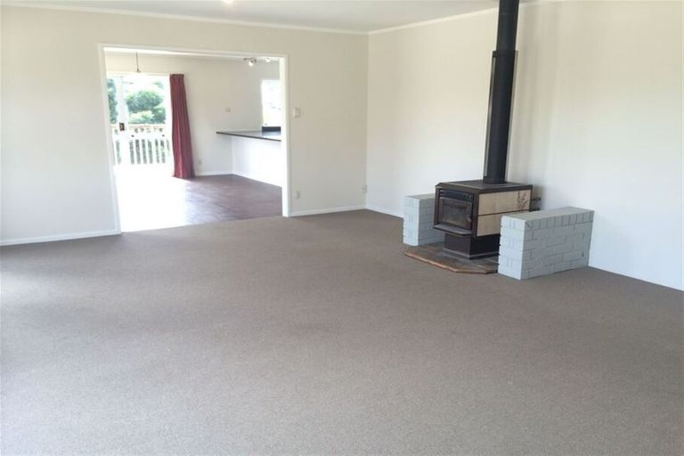 Photo of property in 74 Deacon Road, Riverhead, Kumeu, 0892