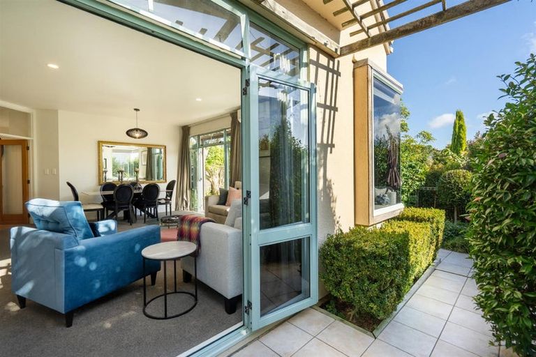 Photo of property in 2/110 Aberdeen Road, Campbells Bay, Auckland, 0620