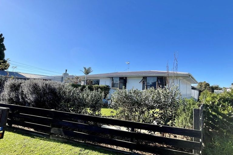 Photo of property in 35 Queen Road, Bellevue, Tauranga, 3110