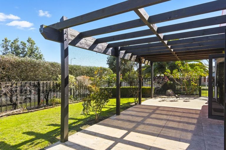 Photo of property in 2 Quadrant Heights, Paraparaumu, 5032