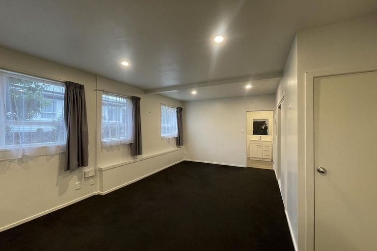 Photo of property in 1/4313 Great North Road, Glendene, Auckland, 0602