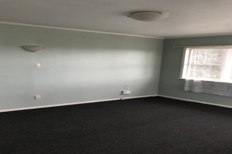 Photo of property in 1/402 Mount Albert Road, Mount Roskill, Auckland, 1041