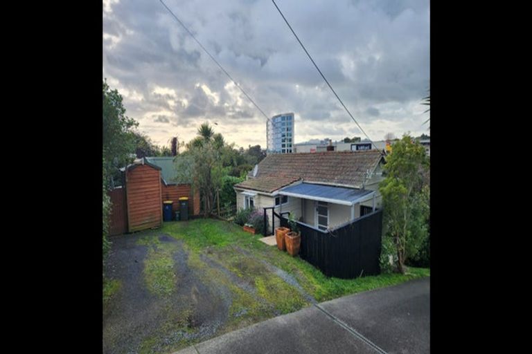 Photo of property in 9 Rangitoto Terrace, Milford, Auckland, 0620