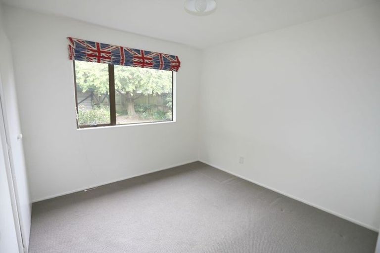 Photo of property in 1/36 Pitcairn Crescent, Bryndwr, Christchurch, 8053