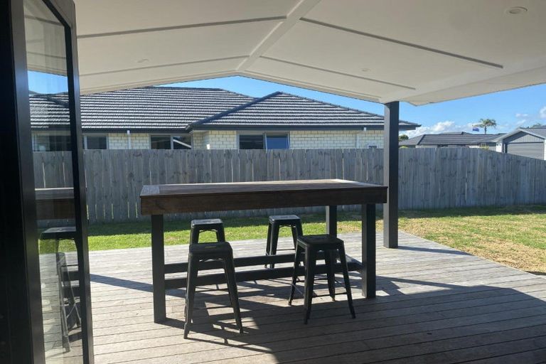 Photo of property in 21 Saint Michael Crescent, One Tree Point, 0118