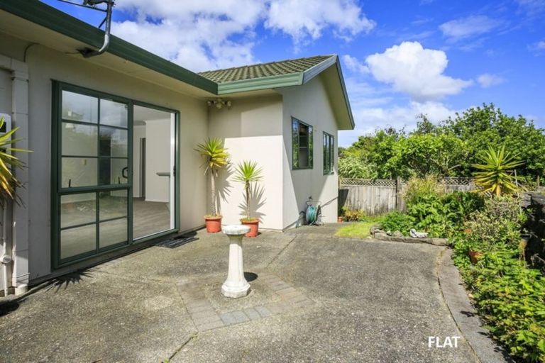 Photo of property in 26 Lorikeet Place, Unsworth Heights, Auckland, 0632