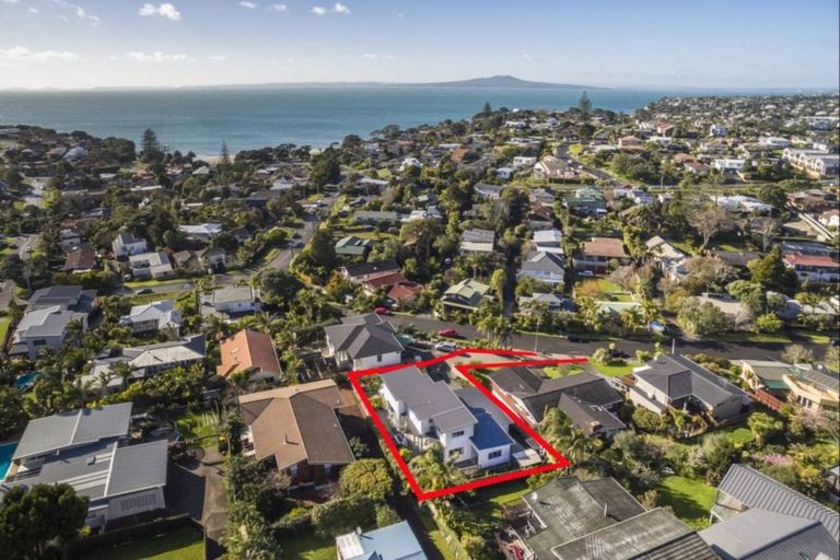 Photo of property in 3a Rossmore Terrace, Murrays Bay, Auckland, 0630