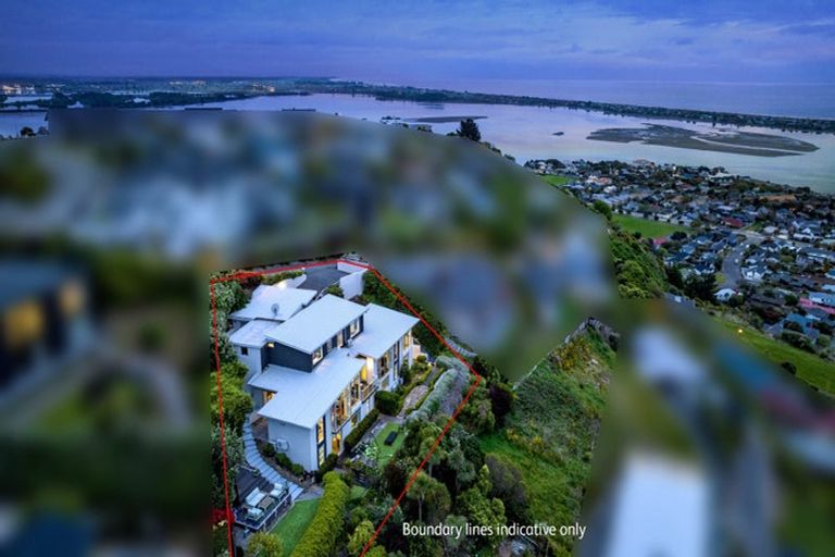 Photo of property in 2 Redcliffs View Lane, Redcliffs, Christchurch, 8081