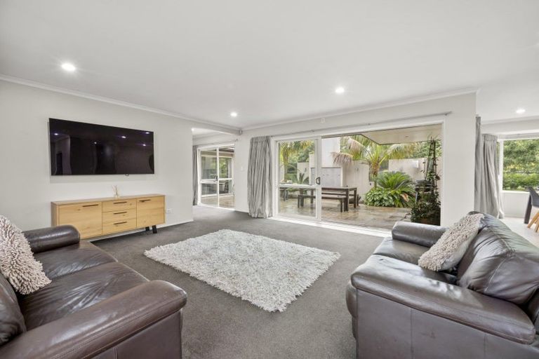 Photo of property in 1 Frank Knight Place, Waiuku, 2123