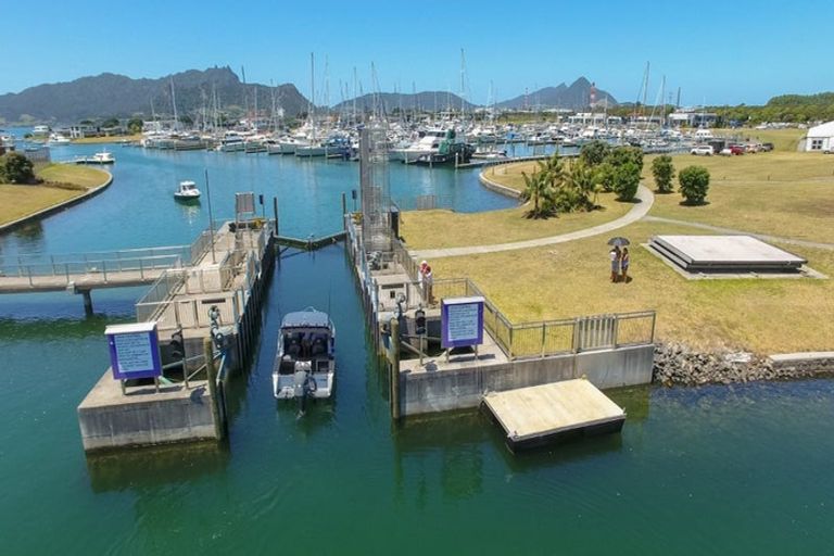 Photo of property in 4 Cordyline Way, One Tree Point, 0118