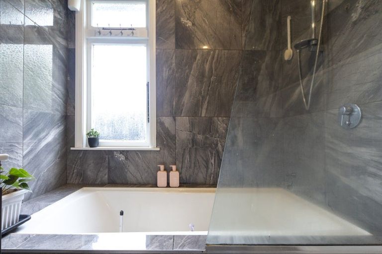 Photo of property in 36 Botanical Road, Takaro, Palmerston North, 4412