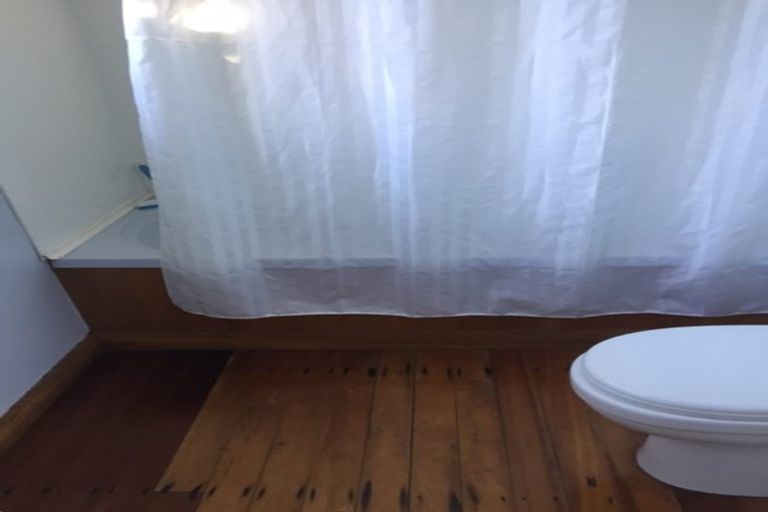 Photo of property in 1 Renown Road, Raumati South, Paraparaumu, 5032