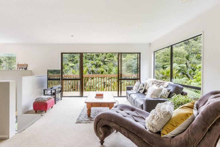 Photo of property in 53 Rimu Road, Oratia, Auckland, 0604