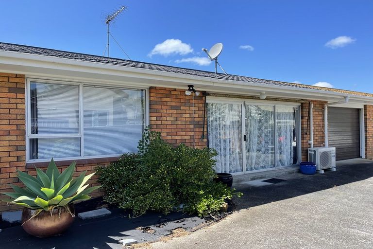 Photo of property in 2/32 Eastern Beach Road, Eastern Beach, Auckland, 2012
