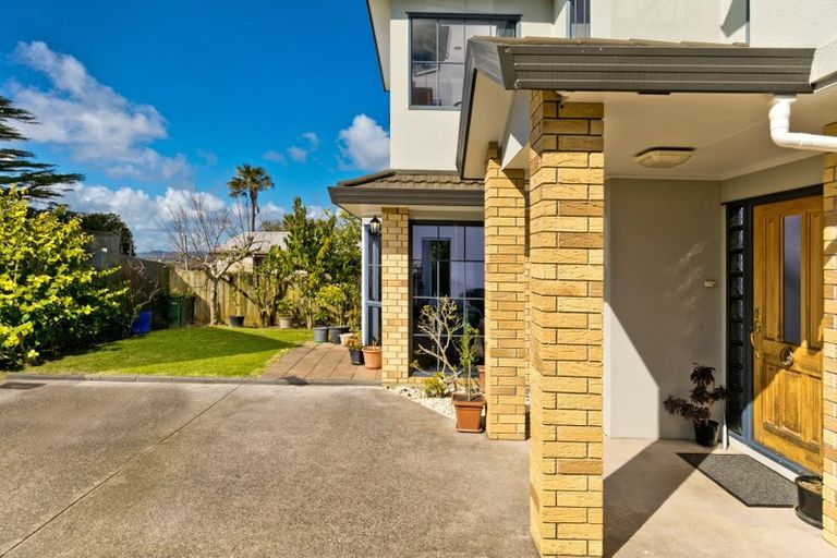 Photo of property in 5a Crompton Road, Massey, Auckland, 0614