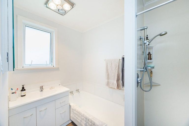 Photo of property in 8a Bond Street, Marton, 4710